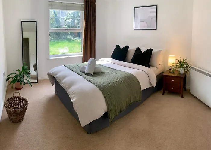 Peaceful Garden View Apt. Close To Central London
