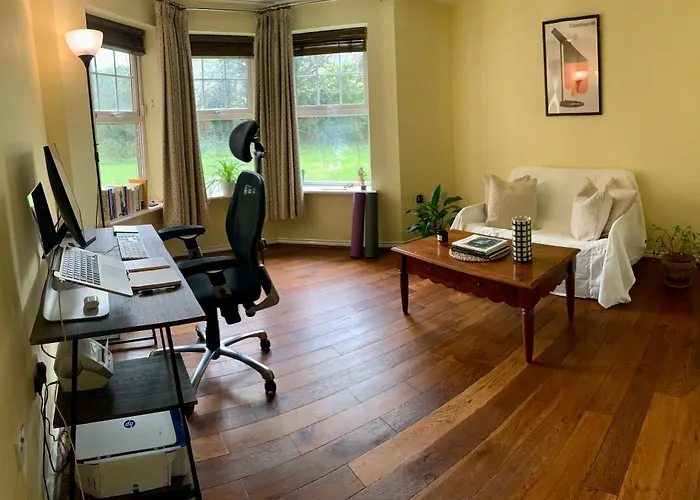 Peaceful Garden View Apt. Close To Central London